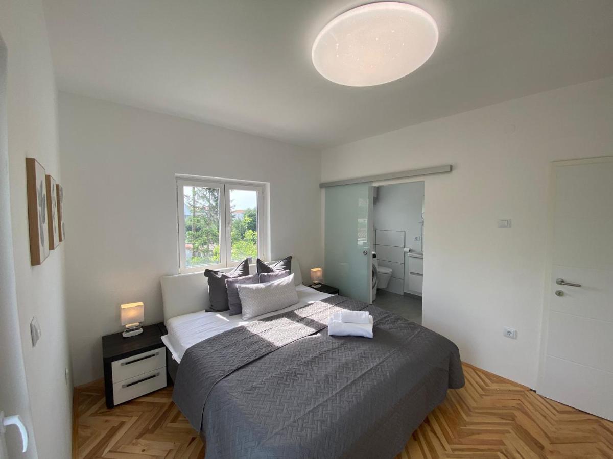 Apartment Milena Kastela Mit Whirlpool Kaštela Exterior foto