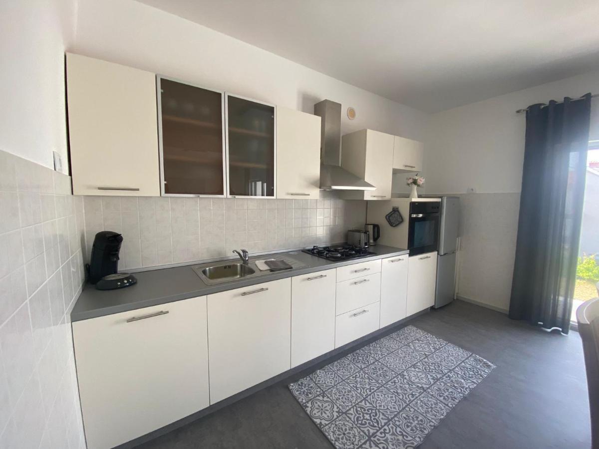 Apartment Milena Kastela Mit Whirlpool Kaštela Exterior foto