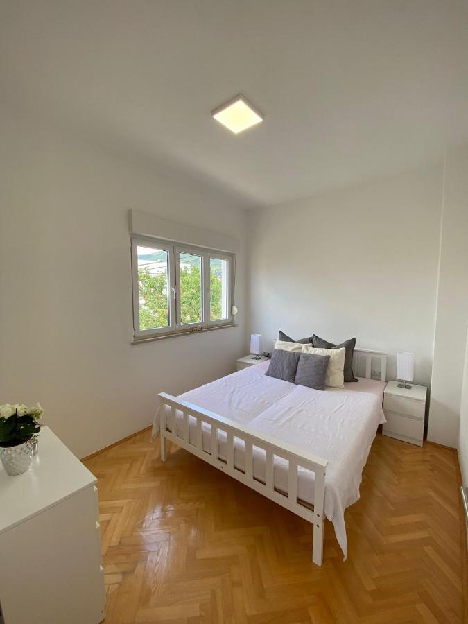 Apartment Milena Kastela Mit Whirlpool Kaštela Exterior foto